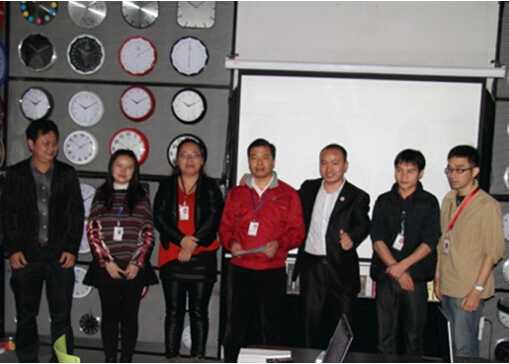 劉老師與公司中高層管理者合影 劉老師與公司中高層管理者合影