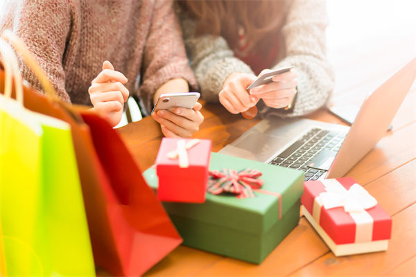 品牌戰(zhàn)略管理中，如何有效應(yīng)對市場變化與消費者需求？