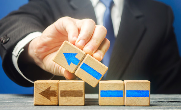 戰(zhàn)略迷茫，方向難尋，如何借戰(zhàn)略咨詢(xún)精準(zhǔn)定位企業(yè)航向？