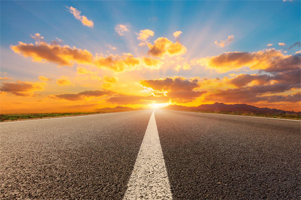 兩會熱議破解企業(yè)“生長痛”，對企業(yè)戰(zhàn)略管理有何啟示？