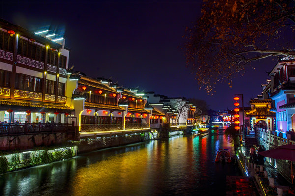 企業(yè)發(fā)展陷入瓶頸，南京戰(zhàn)略咨詢公司如何定制破局突圍方案？